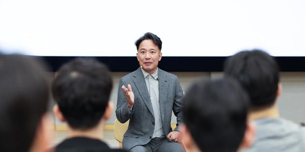 엔씨 대표 김택진 신입사원들에 