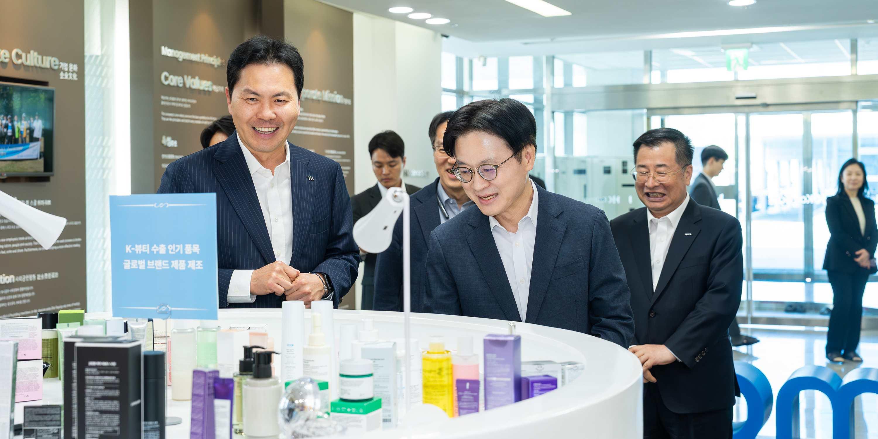 산업부 김정관 한국콜마 세종공장 방문, 