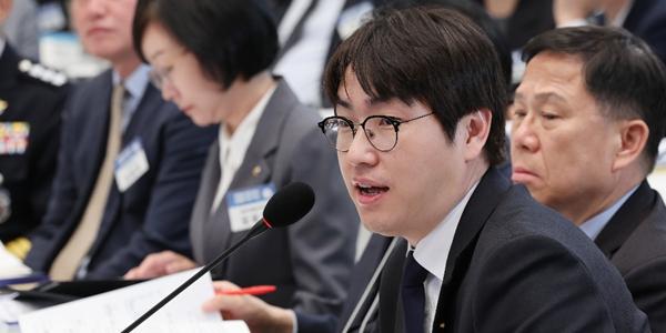 하정우 부산 북구갑 출마 위해 사의 표명, 여론조사 '선두' 속 판세 요동