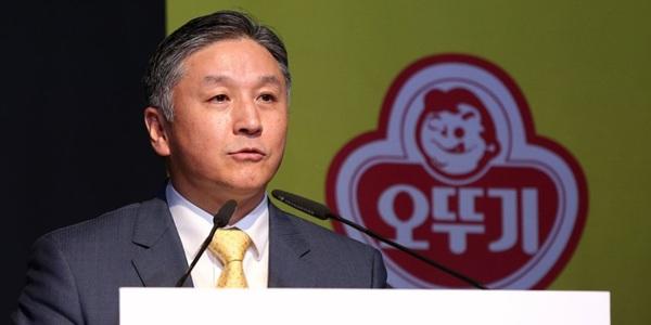 [오늘Who] 오뚜기 3세경영 농심·삼양라면과 온도 차, 함영준의 글로벌 공략 의지에 물음표 붙어