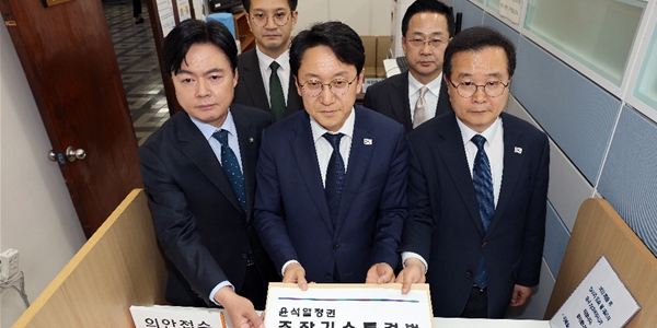 조작기소 특검법안의 '공소취소' 논란, 선거 쟁점 급부상에 청와대·민주당 '속도조절' 조짐