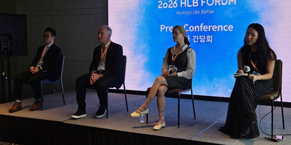 <a href='https://www.businesspost.co.kr/BP?command=article_view&num=426591' class='human_link' style='text-decoration:underline' target='_blank'>진양곤</a> 둘째 딸 진인혜 HLB그룹 보폭 확대, 차세대 항암사업으로 존재감 키운다