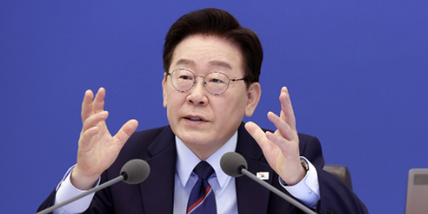 <a href='https://www.businesspost.co.kr/BP?command=article_view&num=425512' class='human_link' style='text-decoration:underline' target='_blank'>이재명</a> 배드뱅크 '상록수'의 '약탈금융' 질타, 금융권 새도약기금에 채권 매각하기로 