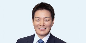 '명품 대통령' 찾은 신세계백화점 본점 달라진 위상, <a href='https://www.businesspost.co.kr/BP?command=article_view&num=411050' class='human_link' style='text-decoration:underline' target='_blank'>박주형</a> 서울 명동서 존재감 키운다