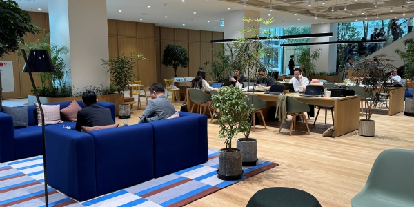 [현장] 현대차그룹 양재동 사옥 새단장, <a href='https://www.businesspost.co.kr/BP?command=article_view&num=425898' class='human_link' style='text-decoration:underline' target='_blank'>정의선</a> "좋은 차 만들려면 직원들이 편하게 일해야"