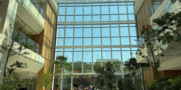 [현장] 현대차그룹 양재동 사옥 새단장, <a href='https://www.businesspost.co.kr/BP?command=article_view&num=425898' class='human_link' style='text-decoration:underline' target='_blank'>정의선</a> "좋은 차 만들려면 직원들이 편하게 일해야"