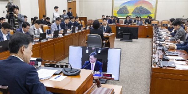 '개인정보 AI 특례안' 정무위 통과, 개인정보 '목적 외 활용' 결정할 개보위에 눈길 쏠려