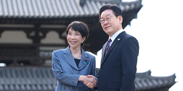 한일 정상회담 성과에 외신 전망 긍정적, "양국 관계 10년만에 가장 안정적"