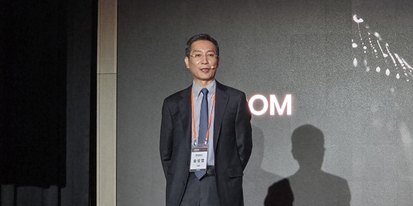 [오늘Who] 한컴 36년 만에 이름 바꾸고 AI 중심 체질 개선, <a href='https://www.businesspost.co.kr/BP?command=article_view&num=435725' class='human_link' style='text-decoration:underline' target='_blank'>김연수</a> "소버린 에이전틱 OS 기업 전환"