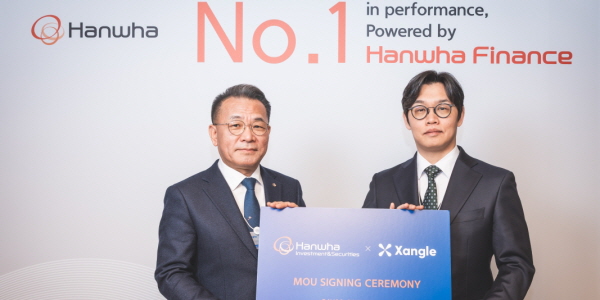 [오늘Who] 한화 금융계열사 '디지털' 힘 싣는 <a href='https://www.businesspost.co.kr/BP?command=article_view&num=361166' class='human_link' style='text-decoration:underline' target='_blank'>김동원</a>, 글로벌 이어 블록체인 보폭 넓힌다