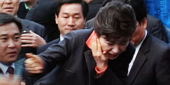 <a href='https://www.businesspost.co.kr/BP?command=article_view&num=39930' class='human_link' style='text-decoration:underline' target='_blank'>박근혜</a> 본격 등판하고 이명박·<a href='https://www.businesspost.co.kr/BP?command=article_view&num=266670' class='human_link' style='text-decoration:underline' target='_blank'>문재인</a> 존재감도, '전 대통령 참전' 지방선거 영향 줄까