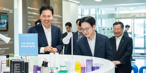 [Who Is ?] 윤상현 한국콜마 및 콜마홀딩스 부회장 
