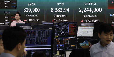 코스피 장중 '매수 사이드카' 3%대 상승 8320선, 원/달러 환율 1506.7원 출발 