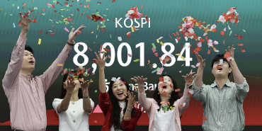 코스피 장중 상승 전환 뒤 '사상 최초' 8천 돌파, 7천 넘긴 지 7거래일 만