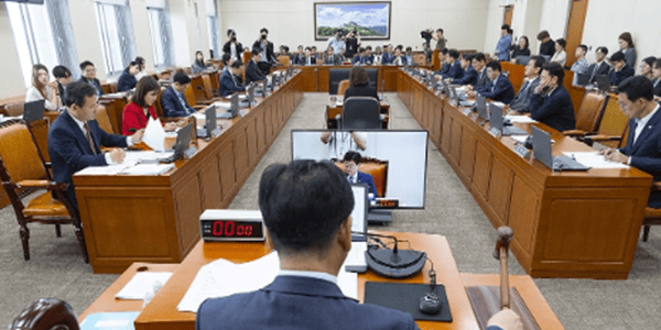 '신재생에너지 공급의무화 개정안' 국회 환노위 통과, 보급의무 '우회로' 논란