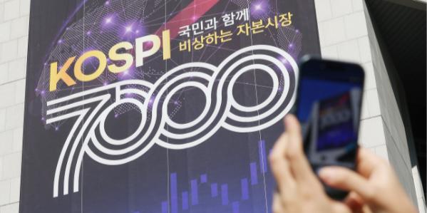 지난 한주 외국인 '삼성전자・SK하이닉스' 10조 순매도, 12거래일 연속 매도세