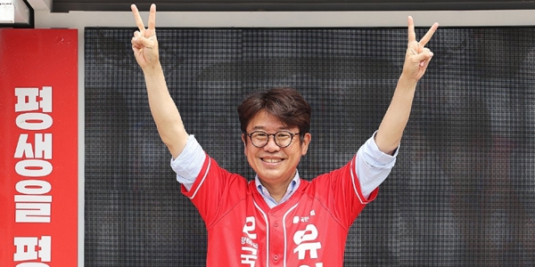 [6·3 판세/평택을] '3강 구도' 평택을 각자도생 속 <a href='https://www.businesspost.co.kr/BP?command=article_view&num=415371' class='human_link' style='text-decoration:underline' target='_blank'>조국</a> 운명은, 보수단일화도 막판 변수