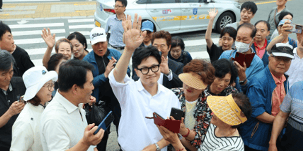 초유의 '투표용지 부족' 사태에 광역단체 4석 '선방', 국힘 <a href='https://www.businesspost.co.kr/BP?command=article_view&num=413621' class='human_link' style='text-decoration:underline' target='_blank'>장동혁</a> 지도부 숨통 트이나