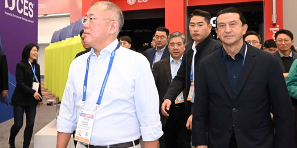 현대차 글로벌 판매 감소 장기화 우려, <a href='https://www.businesspost.co.kr/BP?command=article_view&num=425898' class='human_link' style='text-decoration:underline' target='_blank'>정의선</a>보다 연봉 더 받는 <a href='https://www.businesspost.co.kr/BP?command=article_view&num=381195' class='human_link' style='text-decoration:underline' target='_blank'>호세 무뇨스</a> 부담 커져 