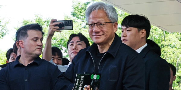 [젠슨 황 이펙트①] 젠슨 황 피지컬AI 전초기지로 한국 낙점, 삼성·현대차 넘어 K인공지능 생태계 커진다 