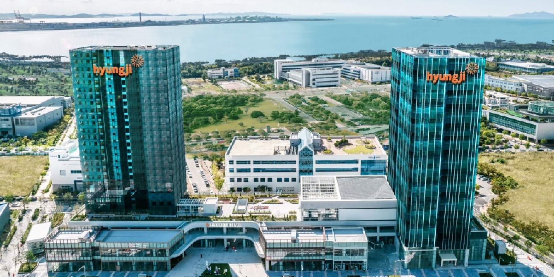 패션그룹형지 승계 빨라지는데 상장사는 '동전주', <a href='https://www.businesspost.co.kr/BP?command=article_view&num=414547' class='human_link' style='text-decoration:underline' target='_blank'>최준호</a>·최혜원 오너2세 역량 증명의 시간