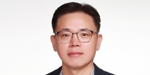 [젠슨 황 이펙트⑥] LG화학 포트폴리오 전환에 엔비디아 구명줄, <a href='https://www.businesspost.co.kr/BP?command=article_view&num=434868' class='human_link' style='text-decoration:underline' target='_blank'>김동춘</a> 반도체·로봇 소재로 활로