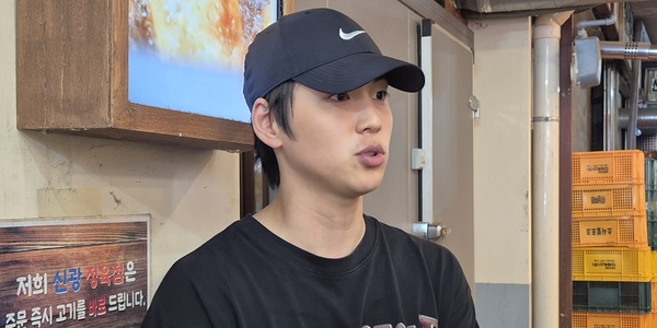[현장] <a href='https://www.businesspost.co.kr/BP?command=article_view&num=362767' class='human_link' style='text-decoration:underline' target='_blank'>백종원</a> 손때 묻은 충남 예산시장 가보니, 상인들 "낮은 임대료와 유연한 유통이 무기"