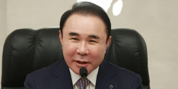 [Who Is ?] 윤홍근 제너시스비비큐그룹 회장