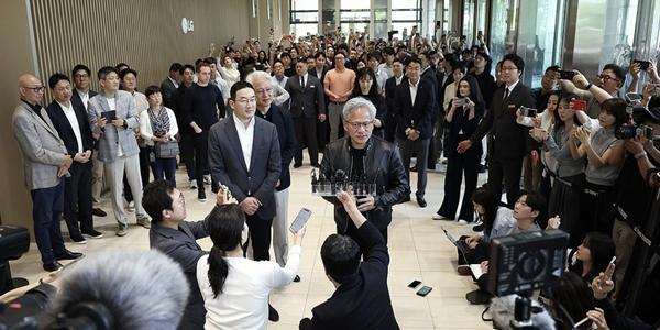 [젠슨 황 이펙트⑥] LG화학 포트폴리오 전환에 엔비디아 구명줄, 김동춘 반도체·로봇 소재로 활로