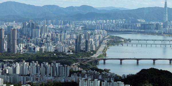 '금융으로 집값 잡기' 이재명 1년, 가계부채 비율 성과에도 여전한 '부동산 쏠림' 과제로