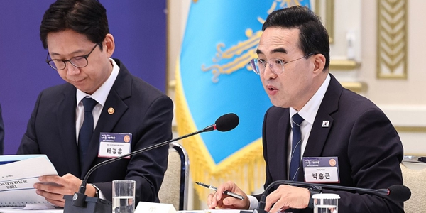 <a href='https://www.businesspost.co.kr/BP?command=article_view&num=436328' class='human_link' style='text-decoration:underline' target='_blank'>박홍근</a> '선택과 집중' 재정개혁 실행 단계로, '50조 구조조정' 이재명 정부 첫 예산안 시험대