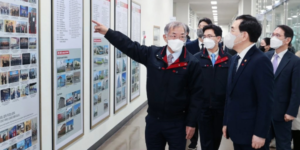 [Who Is ?] 송호근 와이지-원 대표이사 회장 