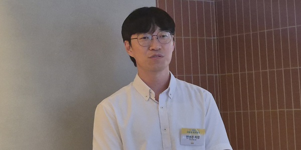 다이닝브랜즈그룹 <a href='https://www.businesspost.co.kr/BP?command=article_view&num=407603' class='human_link' style='text-decoration:underline' target='_blank'>송호섭</a> 신메뉴 출시 가속도, bhc '가맹점 소통'으로 실적 견인