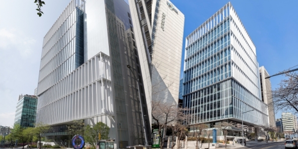 F&F 신규채용보다 자발적 퇴사자 더 많아, <a href='https://www.businesspost.co.kr/BP?command=article_view&num=439330' class='human_link' style='text-decoration:underline' target='_blank'>김창수</a> 글로벌 확장 이끌 '인재 확보' 과제로