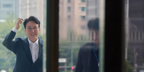 총리 사퇴 뒤 국회 복귀한 김민석 정청래에 견제구, 