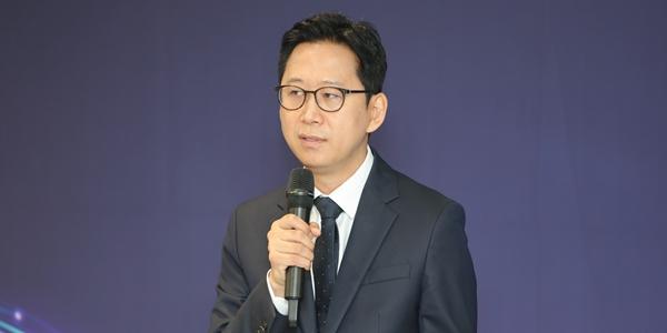 중국 개방형 AI 모델 공세에 부총리 배경훈 '한국형 프론티어AI' 전략 시험대, 성능 넘어 AI 생태계 구축이 관건