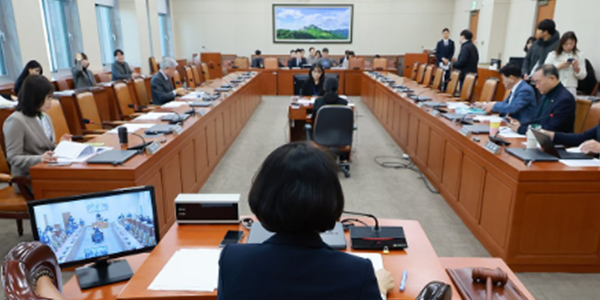 탄소중립법 개정안 '범위형 감축경로' 국회 상임위 소위 통과, 정부 선택에 산업계 투자부담 갈린다