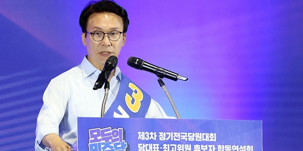 <a href='https://www.businesspost.co.kr/BP?command=article_view&num=436753' class='human_link' style='text-decoration:underline' target='_blank'>정청래</a> <a href='https://www.businesspost.co.kr/BP?command=article_view&num=439224' class='human_link' style='text-decoration:underline' target='_blank'>김민석</a> 1%P 박빙 승부, 초기 '대세론' 깨지고 '조직' 아닌 '당심'이 결정