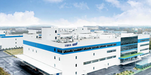 한국콜마 중국 무석공장 가동률 여전히 부진, <a href='https://www.businesspost.co.kr/BP?command=article_view&num=438578' class='human_link' style='text-decoration:underline' target='_blank'>윤상현</a> '5500억 생산량' 채울 물량 확보 안간힘