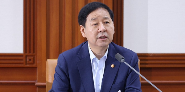 부총리 <a href='https://www.businesspost.co.kr/BP?command=article_view&num=433069' class='human_link' style='text-decoration:underline' target='_blank'>구윤철</a> 1400조 국유재산 통합관리 체계 시동, 부처 칸막이 넘을 조정력 시험대