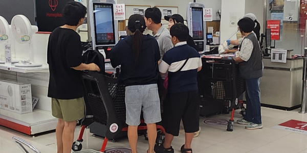 [현장] 홈플러스 2천억 수혈로 영업재개, 고객들 회생 열쇠로 '가격·상품 구색·신뢰' 꼽았다