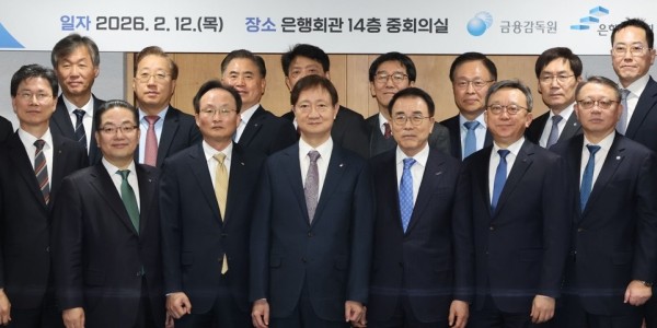 <a href='https://www.businesspost.co.kr/BP?command=article_view&num=410376' class='human_link' style='text-decoration:underline' target='_blank'>이찬진</a>표 '강한 금감원' 1년 소비자보호 강드라이브, 레버리지 후폭풍은 과제
