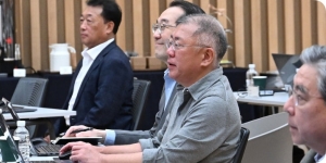<a href='https://www.businesspost.co.kr/BP?command=article_view&num=441236' class='human_link' style='text-decoration:underline' target='_blank'>정의선</a>에게 코딩 강의한 현대오토에버 <a href='https://www.businesspost.co.kr/BP?command=article_view&num=426477' class='human_link' style='text-decoration:underline' target='_blank'>류석문</a>, 소프트웨어 강화와 노사관계 정립 과제 떠안아