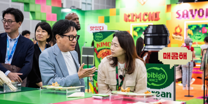 CJ <a href='https://www.businesspost.co.kr/BP?command=article_view&num=370014' class='human_link' style='text-decoration:underline' target='_blank'>허민회</a> "북미 시장은 글로벌 사업 최대 요충지", 2028년 매출 12조 각오 다졌다