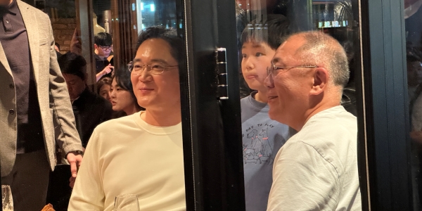 <a href='https://www.businesspost.co.kr/BP?command=article_view&num=441236' class='human_link' style='text-decoration:underline' target='_blank'>정의선</a>-<a href='https://www.businesspost.co.kr/BP?command=article_view&num=438953' class='human_link' style='text-decoration:underline' target='_blank'>이재용</a> 배터리 협력 6년 만에 결실, 'GV90·아이오닉3' 삼성SDI 배터리 품고 달린다