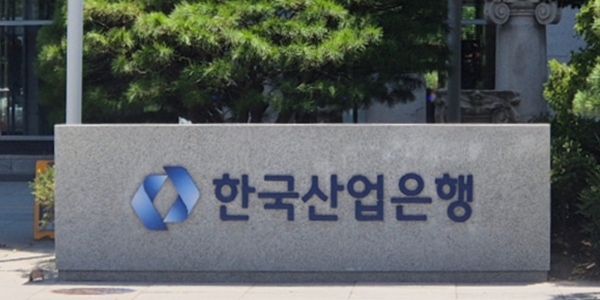 산업은행 지방이전 가능성에 노사 갈등 재점화, <a href='https://www.businesspost.co.kr/BP?command=article_view&num=438536' class='human_link' style='text-decoration:underline' target='_blank'>박상진</a> '취임 약속' 부담으로 돌아온다