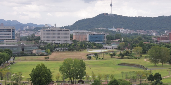 <a href='https://www.businesspost.co.kr/BP?command=article_view&num=441001' class='human_link' style='text-decoration:underline' target='_blank'>이재명</a> 정부 용산공원 '닥공' 실효성 논란, 반환·정화·특별법 개정 '산 넘어 산'