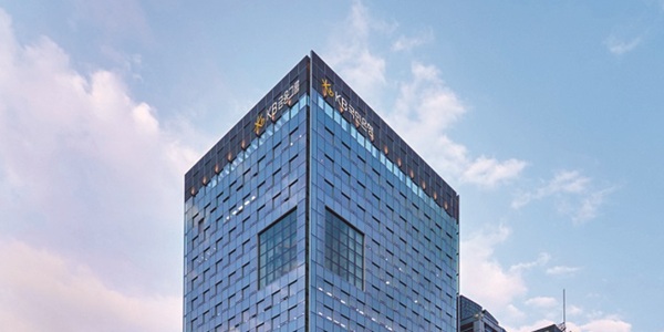 [오늘Who] KB금융 인도네시아 지주사 전환 본격화, <a href='https://www.businesspost.co.kr/BP?command=article_view&num=342021' class='human_link' style='text-decoration:underline' target='_blank'>이재근</a> 글로벌 사업 확대 기틀 다진다
