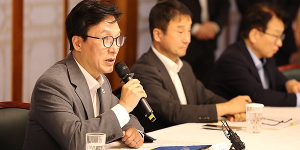 <a href='https://www.businesspost.co.kr/BP?command=article_view&num=439224' class='human_link' style='text-decoration:underline' target='_blank'>김민석</a> "비거주 1주택 종부세 강화는 숙의 필요, 부득이한 사유 폭넓게 인정해야"