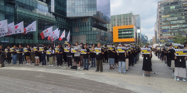 카카오뱅크 노조 "<a href='https://www.businesspost.co.kr/BP?command=article_view&num=403373' class='human_link' style='text-decoration:underline' target='_blank'>윤호영</a> 퇴진하라", 성과보상 갈등에 5일 연속 파업 초읽기 
